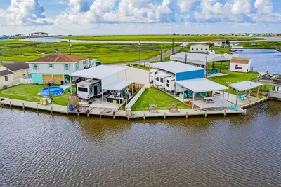 Image de (Rv1) Paradise in Sargent, Texas. Saltwater canal, minutes to the Icw and beach.