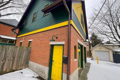 Image de Cozy and Modern Short North Carriage House