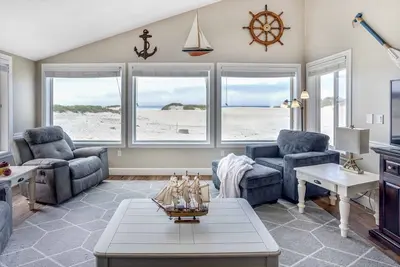 Image de Ocean Front 2br, 2ba Home! Dog Friendly! Walk Out to the Ocean!