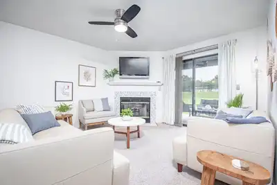 Image de Awesome Newly Updated In Gated Pt Royale. 1st Fl 2 Br 2 Ba Condo. Golf Discount