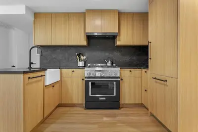 Image de Brownstone Brooklyn floor-through gem (garden level)