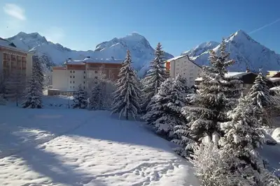 Image de 50m du centre station, 3ème étage, vue montagne, balcon, parking, télévision, casier à ski, 30m²