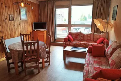 Image de 50m du centre station, 1er étage, vue pistes de ski, balcon, télévision, casier à ski, 32m²