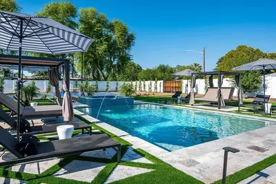 Best Backyard in Arcadia! Pickleball, Spa, Firepit