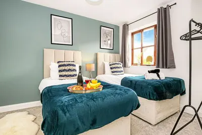 Image de Detached House • City Centre • Driveway Parking - Self-Check-In • SkyTV • Fast WiFi