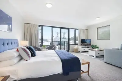 Image de King Size Studio With Water View, Walk To The City