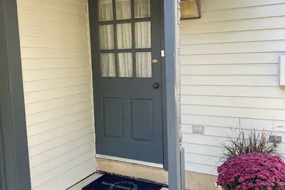 Image de Luxury 2 bedroom 2 full bath w\/den\/additional sleeping room.