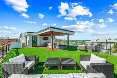 Image de Luxury home with two-story rooftop deck! -Just Lanai-ing Around
