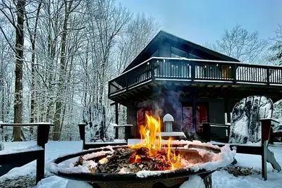 Image de Aire - Zen Oasis Retreat Private\/Hotub\/Sauna\/Pool Table\/Poker\/Firepit\/Bbq