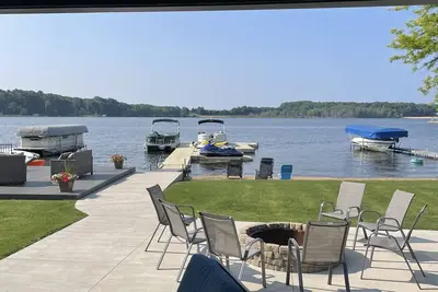 Image de New Listing - Mona Lake Living
