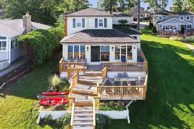 Image de Canary Cove: Cute Lake Home, Pontoon Included, near Notre Dame