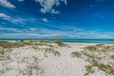Image de Sunsets & Gulf Shores beachside cottage with partial beach view~ Pet Friendly!