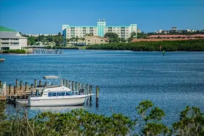 Image de Family friendly updated condo nestled between the Gulf of Mexico and the. . .