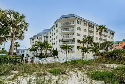 Image de Beach Palms Premier Gulf Front 3 bedroom condo steps to the Beach~  Bp410