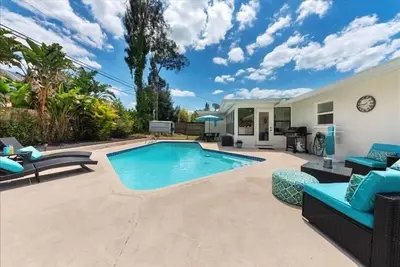 Image de Newly Renovated 3 Bed\/2Bath Pool Home in Largo*1 Mile from the Ocean~ Sleeps 10