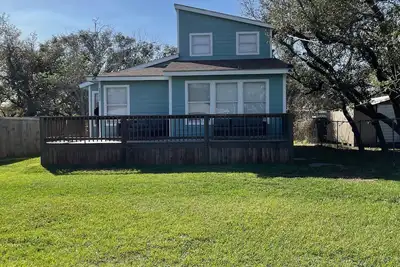 Image de Zen retreat! Cheerful 3 bedroom home with parking.