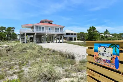 Image de 2 Seashells Easy walk to the beach! ! ! !