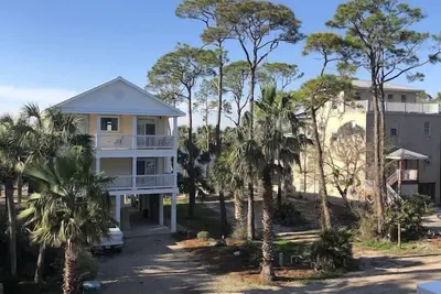 Image de A bay view awaits you at \"Angler Bay\"