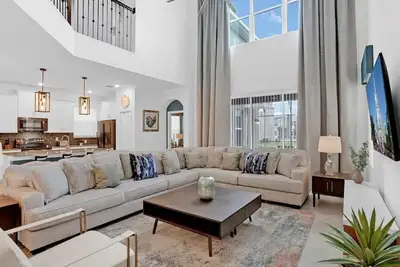 Image de private pool/communal pool/games room/themed bedrooms