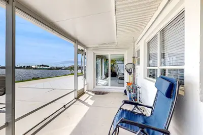 Image de Dog-friendly, lakefront home with amazing views, private dock & 2 kayaks