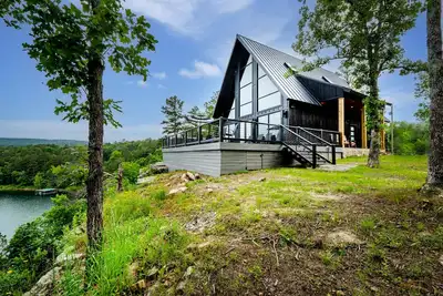 Image de Eagle Bluff Cabin at Greers Ferry Lake