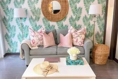 Image de \"Pink Paradise\" at Seascape: Getaway by the beach!