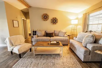 Image de Charming Country Retreat w\/ hot tub-10 min from Downtown McKinney!