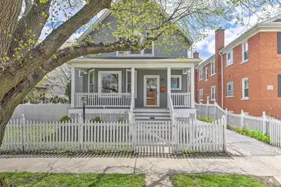 Image de Oak Park Home w/ Fire Pit - 5 Mi to Garfield Park!