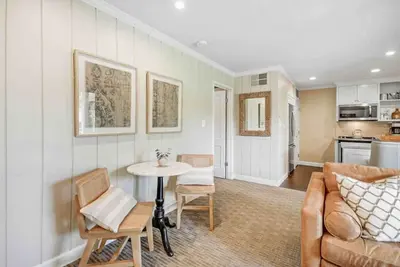 Image de Charming Condo: King Bed, Pool Access, 2 Patios
