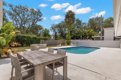 Image de Safety Harbor 1 Level 5 Bedroom 3 Bath Pool Home