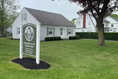 Image de Centrally located local wineries, Gotl, and Spire. Walk to winery, coffeehouse