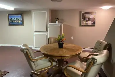 Image de Entire aptmt in peaceful, secluded neighborhood!