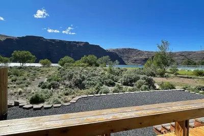Image de 5. 4 miles from The Gorge- Sunland home on the Columbia River, stunning views