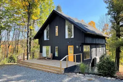 Image de Bohemian Black Cabin in Lake Ariel, Pa