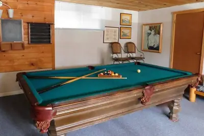 Image de Classic Brier Bear Hideaway With Boat Slip at Bass Lake