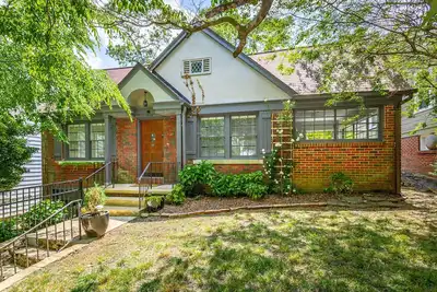 Image de Charming N. Chatt 3br\/1ba house w\/ private yard! ! !