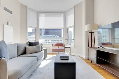 Image de Upscale Loop 2br w/ Gym & Doorman, same block as L, by Blueground