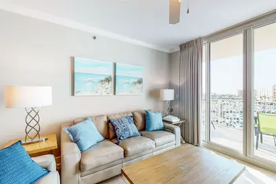 Image de Fifth-floor condo with balcony, pools, hot tub, gym, W/D, &WiFi - beach access