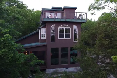 Image de Peaceful cabin with lake view from all 3 floors