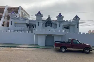 Ocean View Castle 15 min walking distance to the beach.