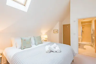 Spacious city centre apartment by Bloom Stays  with parking, central location
