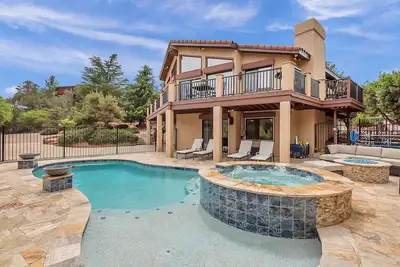 Image de Sedona Radiance: Spacious 4br luxury home in Uptown Sedona with stunning red rock views.