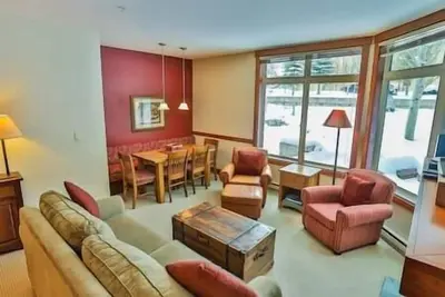 Image de Lovely 1 Br condo with hot tub and outdoor access