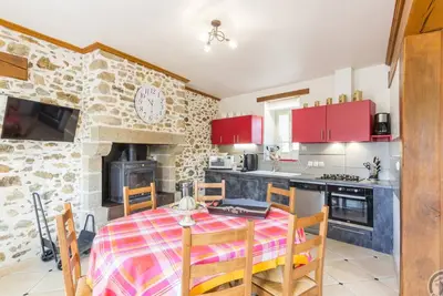 Image de Maison de charme avec jardin clos et étang, proche littoral du Cotentin, animaux acceptés.