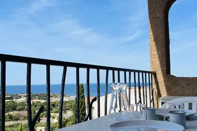 Image de Charmant Studio Climatisé avec Terrasse et Parking à 1 km de la Plage, 4 Couchages