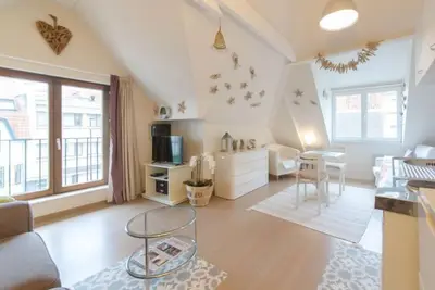 Image de Beach House with lateral seaview by Interhome