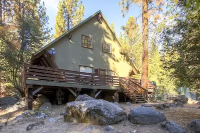 Image de Yosemite's Creekside Birdhouse