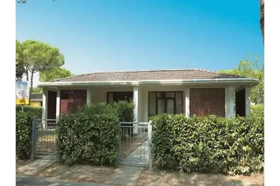 Villa with two bathrooms and three rooms near the sea