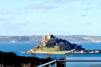 Image de Convenient located. Bright, Spacious, Amazing View Of St Michaels Mount and Sea