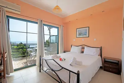 Image de Appartement 'Andromaches Large' avec vue sur la mer et piscine commune